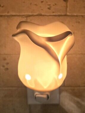 SCENTSY White Ceramic Rose Night Light Plug-In - Home Bath